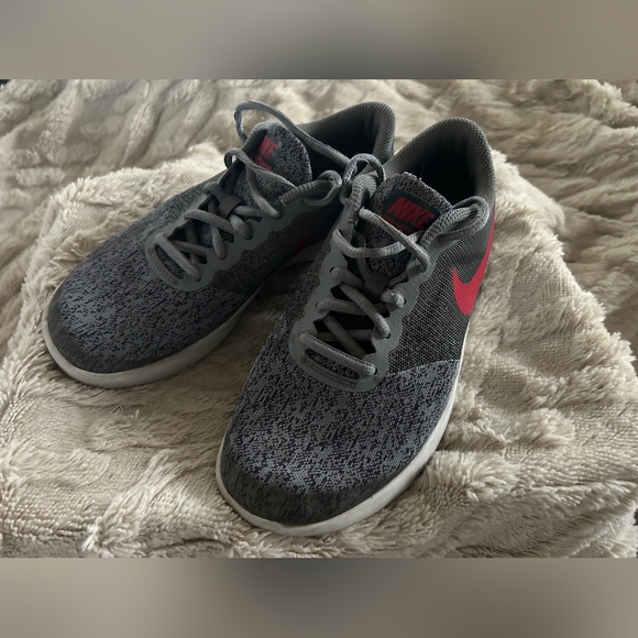 Nike Shoes - Nike Charcoal and Red Free Runs